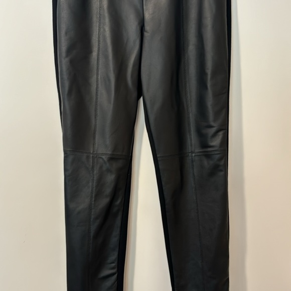 St. John NWT front leather contrast skinny black pull on pant. Size Lg - Picture 2 of 6